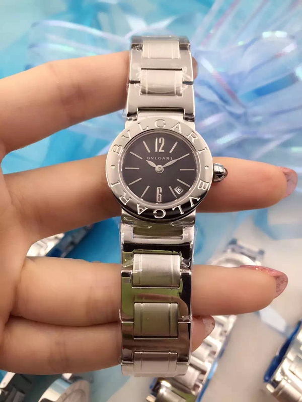 ブルガリ時計正面デザイン